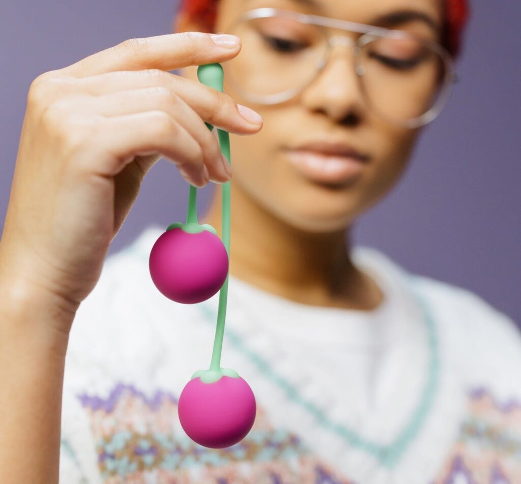 Mulher segurando ben wa